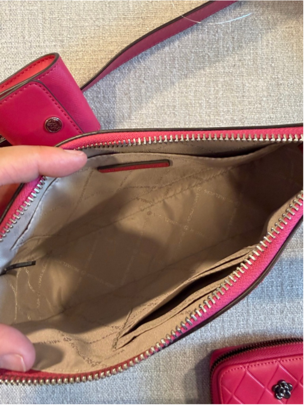 Michael Kors Jet Set Saffiano Leather Crossbody Bag carmine pink - Picture 4 of 13